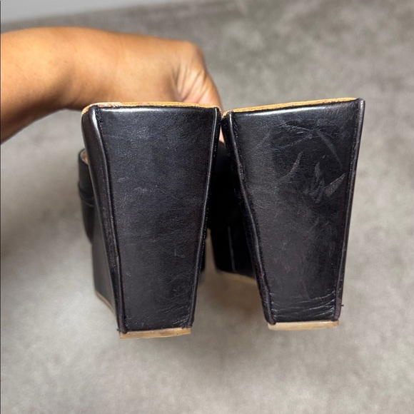 Robert Clergerie Black Leather Wedge Buckle Heel Size 10 - Picture 4 of 6